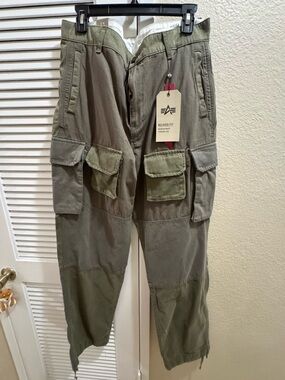 Relaxed Fit Men’s Cargo Pants - Olive Green 34x34